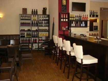 Photo: Amici Vinothekcafe